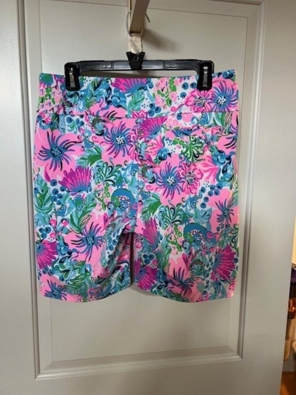 Lilly Pulitzer Reid Floral Fairway Performance Short - Size 8 - Picture 2 of 3